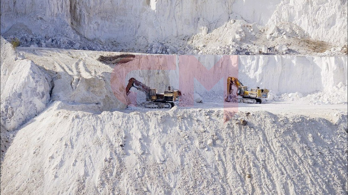 Карьер по добыче известняка/мела (сырье для цемента, извести, соды)