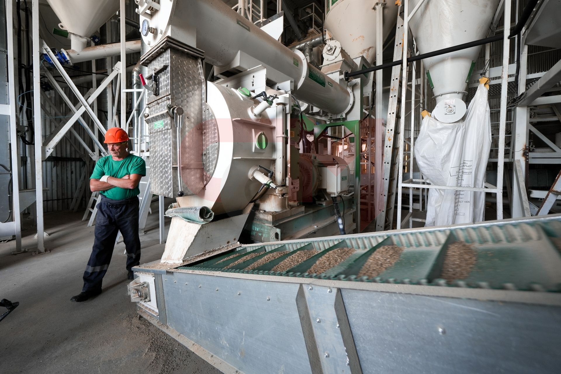 Комбикормовый  (дробление–смешивание–гранулирование–охлаждение–фасовка)